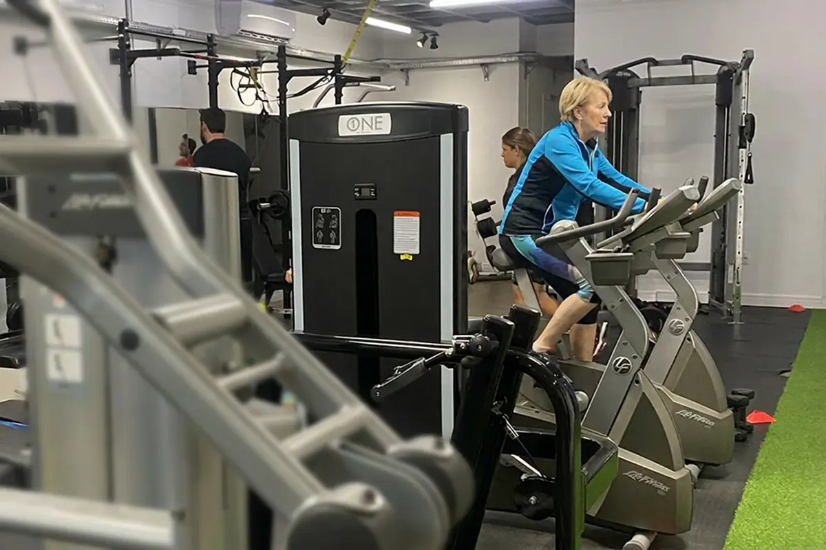 Benefícios da musculação no inverno: por que treinar no frio compensa
